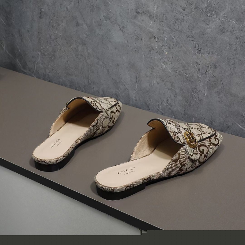 G*u*i slippers